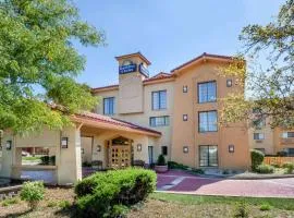 Days Inn & Suites by Wyndham Arlington Heights