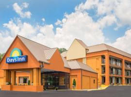 Days Inn by Wyndham Knoxville East, motel in Knoxville