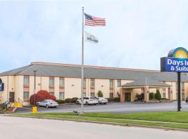 Days Inn & Suites by Wyndham Bloomington/Normal IL, hotel cerca de Aeropuerto regional de Central Illinois - BMI, Bloomington