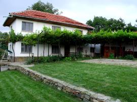 Holiday Home Life, hotel in Tryavna