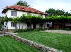 Holiday Home Life, cottage di Tryavna