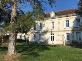 Chateau Magondeau, Hotel in Saillans