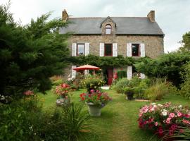 Chambres d'Hôtes de la Barrerie, hotel con estacionamiento en Dingé