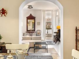 Luxury Apartment In The Old Palace, luxury hotel in Sutivan