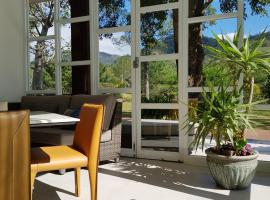 Around The Tree Manor, place to stay in Shitan