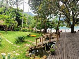 Praia da Crena, hotel em Abraão