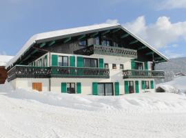 Chalet Fleur des Alpes: Les Gets, Perrieres Express Ski Lift yakınında bir otel