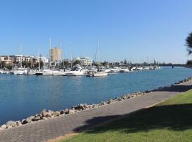 Glenelg - Marina Retreat, hotel en Glenelg