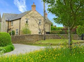 Brook Farm Cottage, hotel with parking in Brackley