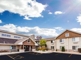AmericInn by Wyndham Hotel and Suites Long Lake, hotel with parking in Long Lake