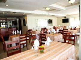 Hotel Los Jardines, hotel with parking in Santiago de los Caballeros