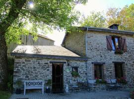 Attractive Cottage in Baillamont with Terrace, hotel v destinaci Bièvre