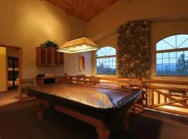Summit Ski-Inn Ski-Out