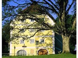 Haus Rufinus am Kloster Seeon, hotel v destinaci Seeon-Seebruck