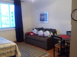 Cosy studio apartment, hotel in Vaasa