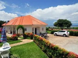 Victoria Lake View Guesthouse & Safaris