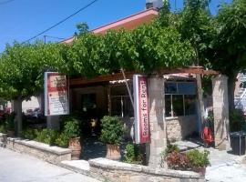 Tassos Rooms, hotel in Kórinthos