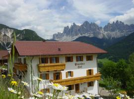 Pineiderhof, hotel in Funes