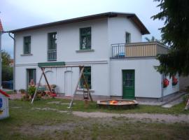 Ferienhaus Schwalbe Seebad Lubmin, hotel with parking in Lubmin