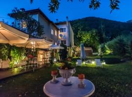 Anerada inn Suites & Villa - Pet Friendly, hostal o pensión en Karpenisi