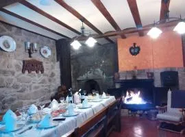 Casa junto a Haro y Miranda de Ebro con aire acondicionado wifi libre y barbacoa ,en un pueblo con encanto
