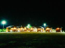 We Care Resort, hotel dengan parking di Wichian Buri