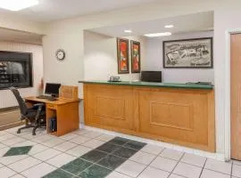 Super 8 by Wyndham Huntington