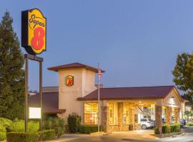 Super 8 by Wyndham Corning, hotel in Corning