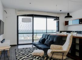 Beautiful Apartment on The First Line of The Sea, Hotel in Haifa