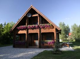 Lakeside Cottage, hotel dengan parking di Sajzy
