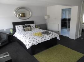 Mayfields Guest House, hotel cerca de Club de golf Bearwood Lakes, Wokingham