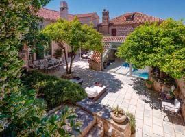 Heraclea House, hotel with jacuzzis in Hvar