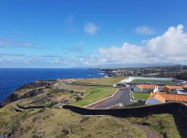 Seaside Azores Villa with natural pool, terrace & barbecue, hotell i Capelas