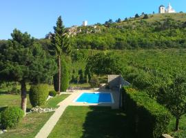 Pod Svatým kopečkem, hotel a Mikulov