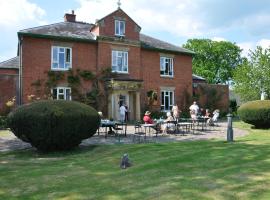 Mid Wales Arts B&B, hotel with parking in Caersws