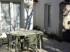 Maison de 2 chambres avec terrasse amenagee et wifi a Sainte Marie de Re a 1 km de la plage