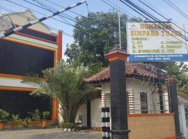 Simpang Tujuh – hotel w mieście Cepu