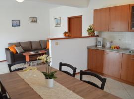 Apartment M&M, hotel with parking in Marasi