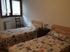 Apartamento Santa Marina, hotel in Tramacastilla de Tena