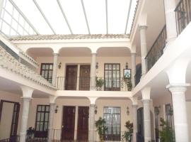 Hotel Hacienda de los Ángeles by Rotamundos，科米坦德多明格斯的附設泳池的飯店
