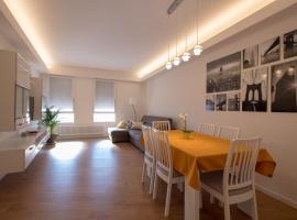 Nuovissimo e luminoso appartamento centro Pordenone, hotel in Pordenone