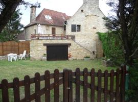 Maison authentique PERIGORD-QUERCY, Ferienunterkunft in Lavercantière