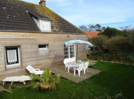 Countryside Cottage near the Sea in Cosqueville, hotel in Cosqueville
