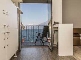 Campione Univela Rooms & Beds - Private Beach, hotel v destinaci Campione del Garda