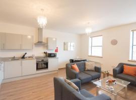 Comfortable Modern Apartment in Swindon, FREE parking sleeps up to 5, hotel in Swindon