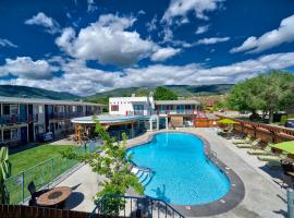 Bowmont Motel, hôtel avec piscine à Penticton