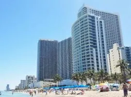 On The Beach - Lux 2 Bedroom Miami