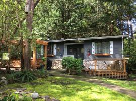 Sticks and Stones Cottage-Arbutus Grove, hotel cerca de Montague Harbour Marine Provincial Park, Galiano