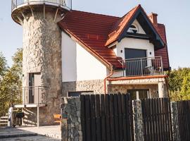 Villa Tower Nad Jeziorem Nyskim, hotel en Skorochów