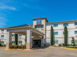 Motel 6-Dallas, TX - North - Richardson, hotel in Park Central, Dallas
